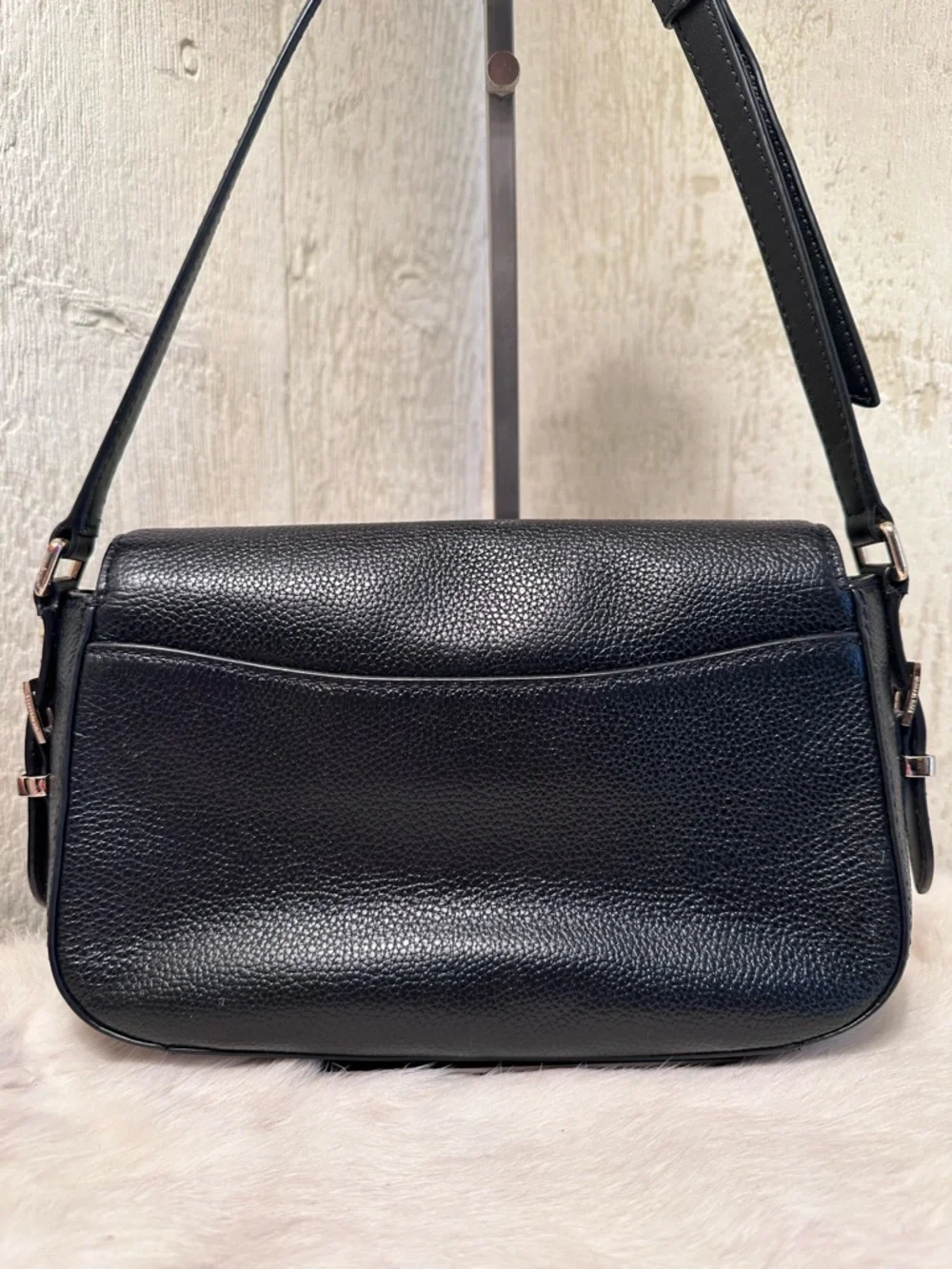 MICHAEL KORS Black Pebbled Leather Shoulder Bag With Gold Emblem